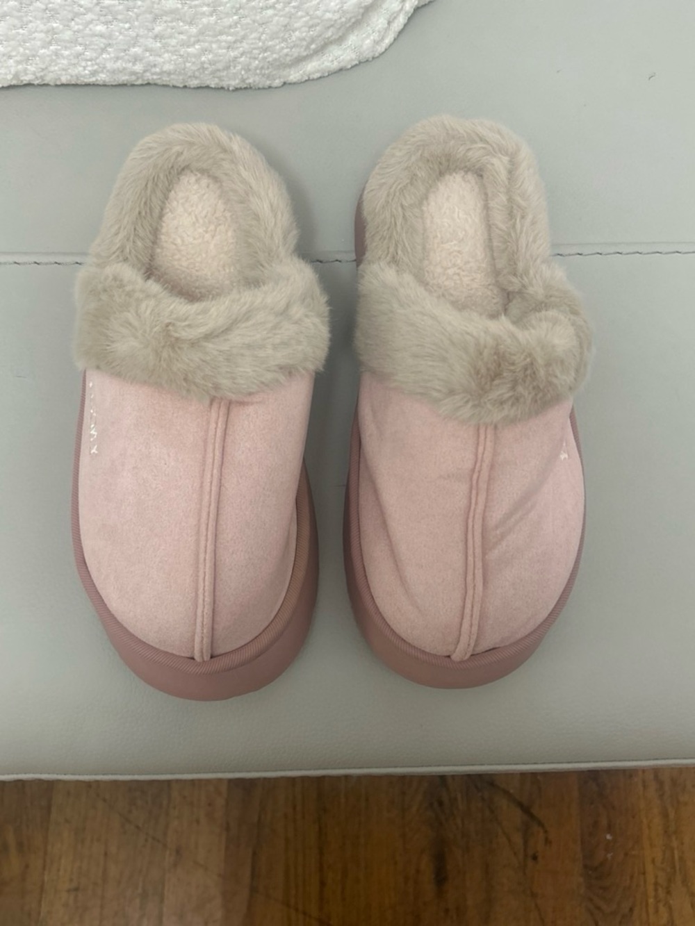 Cozy Pink Faux-Fur Lined Women's Slip-On Slippers